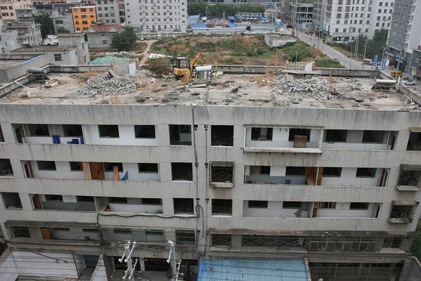 花樣聊天 《?；ǖ馁N身高手》一起激戰(zhàn)惡霸